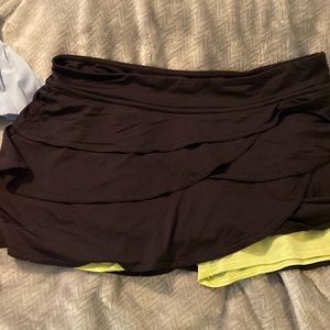 Large black Lija, large pink Jerdog tennis skirt